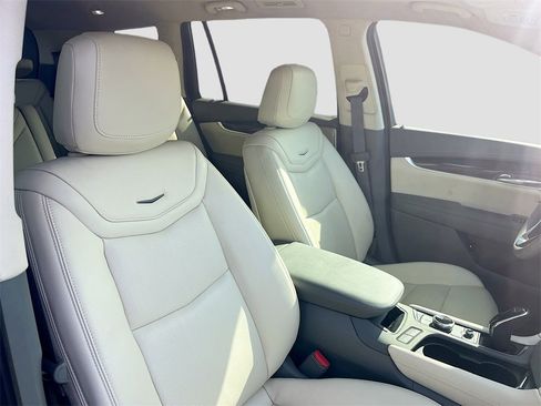 Used 2024 Cadillac XT6 Premium Luxury w/ Technology Package image 31
