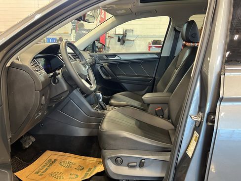 Used 2022 Volkswagen Tiguan SE image 12