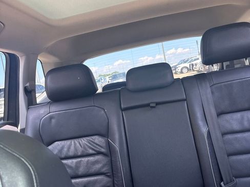 Used 2018 Volkswagen Tiguan SEL Premium FWD image 12