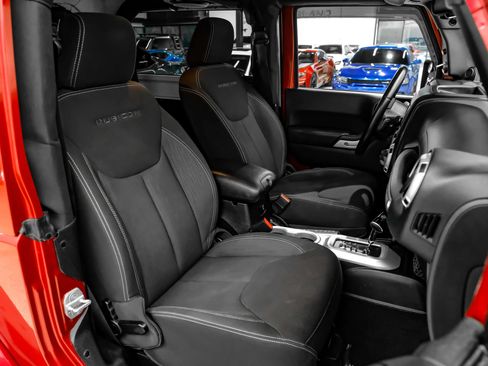 Used 2013 Jeep Wrangler Rubicon w/ Dual Top Group AWD/4WD image 32