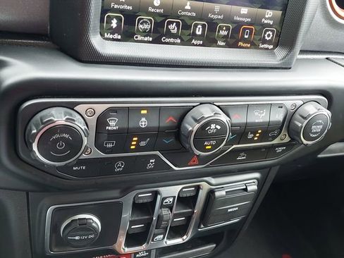 Used 2023 Jeep Gladiator Mojave w/ Cold Weather Group AWD/4WD image 40