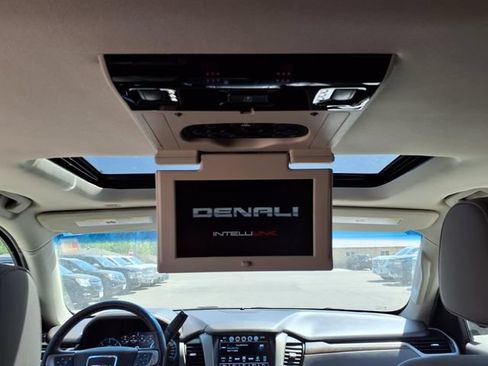 Used 2019 GMC Yukon XL Denali w/ Denali Ultimate Package AWD/4WD image 16