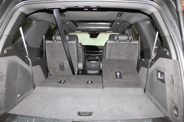 Used 2024 Cadillac Escalade Premium Luxury w/ Performance Package AWD/4WD image 33
