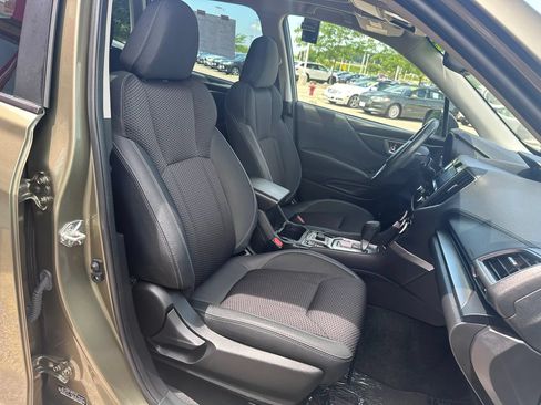 Used 2023 Subaru Forester Premium AWD/4WD image 10