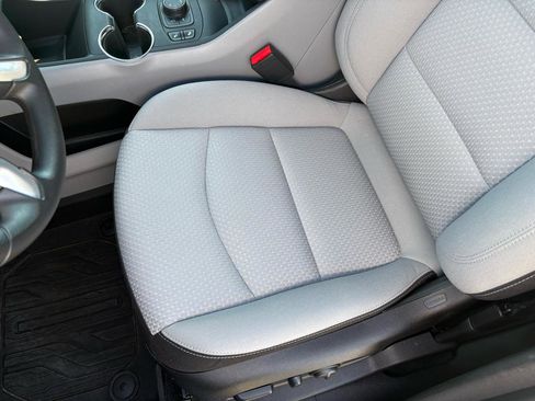 Used 2024 GMC Terrain SLE w/ Driver Convenience Package image 19