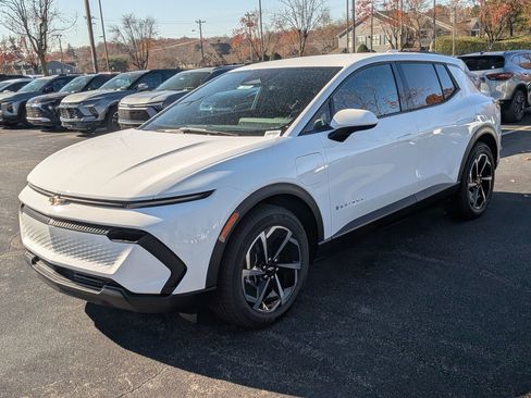 New 2026 Chevrolet Equinox EV LT image 6