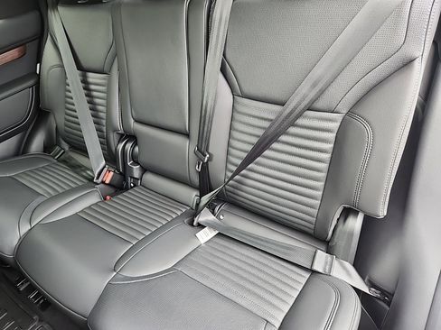 Certified 2024 Land Rover Discovery S image 25