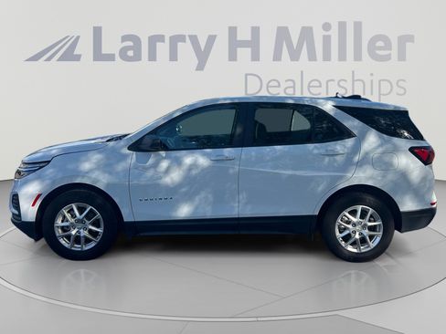 Used 2022 Chevrolet Equinox LS w/ LPO, Floor Liner Package FWD image 2