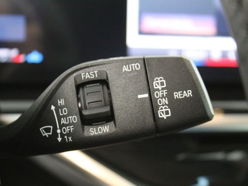 Used 2026 BMW X5 sDrive40i w/ M Sport Package image 35