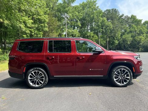 Certified 2025 Jeep Wagoneer Series III w/ Premium Group I AWD/4WD image 2
