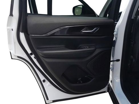 Used 2023 Jeep Grand Cherokee Limited image 29