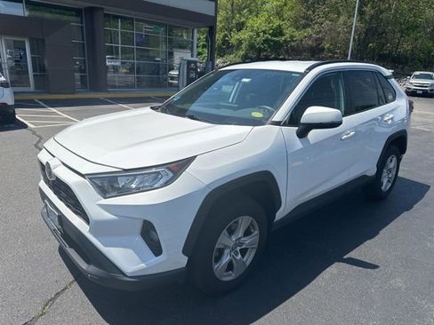 Used 2021 Toyota RAV4 XLE AWD/4WD image 3