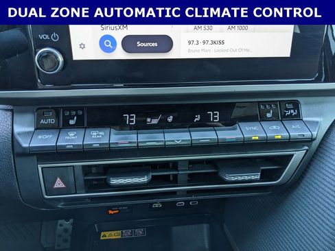 Used 2025 Toyota Camry SE image 15