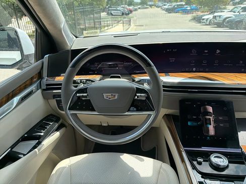 Certified 2026 Cadillac Escalade Platinum Sport w/ LPO, ONYX Package AWD/4WD image 32