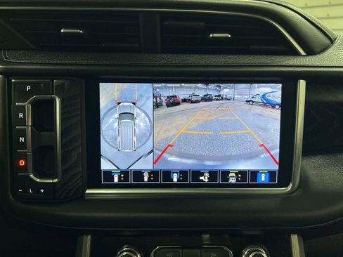 Used 2021 GMC Yukon XL Denali w/ Denali Premium Package image 23