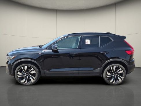 Used 2024 Volvo XC40 B5 Plus w/ Climate Package AWD/4WD image 4