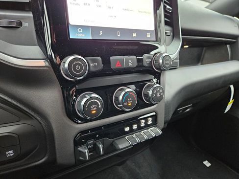 New 2026 RAM 2500 Big Horn AWD/4WD image 23