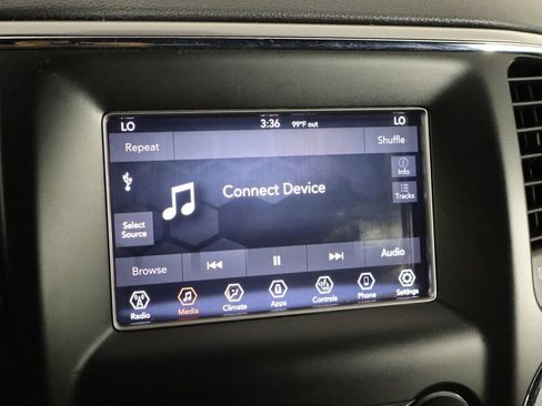 Used 2020 Jeep Grand Cherokee Laredo AWD/4WD image 29
