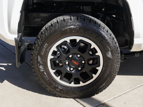 Used 2024 Toyota Tacoma SR w/ SR Upgrade Package AWD/4WD image 11