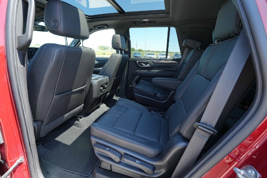 Used 2022 Chevrolet Tahoe RST w/ Luxury Package AWD/4WD image 19