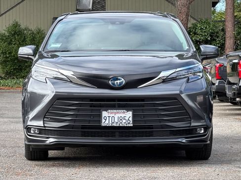 Certified 2025 Toyota Sienna XLE w/ XLE Plus Package AWD/4WD image 8