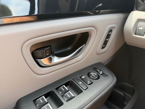 Used 2025 Honda Pilot EX-L image 28
