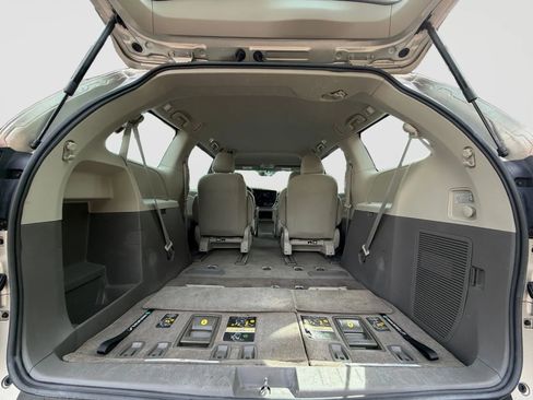 Used 2017 Toyota Sienna L FWD image 17