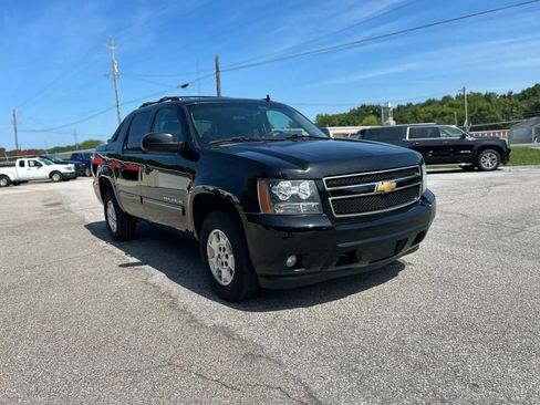 Used 2013 Chevrolet Avalanche LT image 5