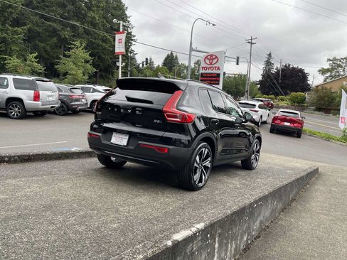 Used 2024 Volvo XC40 B5 Plus w/ Climate Package AWD/4WD image 8