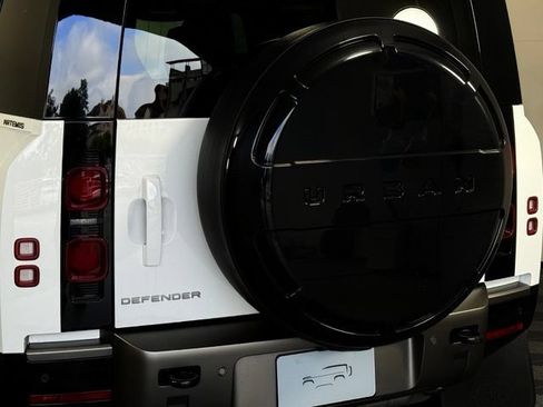 New 2025 Land Rover Defender 110 X-Dynamic SE AWD/4WD image 16