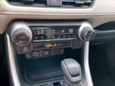 Used 2025 Toyota RAV4 XLE w/ Convenience Package AWD/4WD image 32