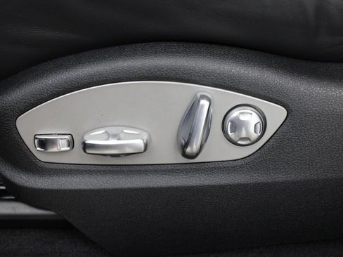 Certified 2023 Porsche Macan AWD/4WD image 25