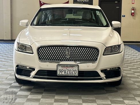 Used 2017 Lincoln Continental Select image 9