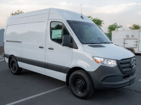 Used 2025 Mercedes-Benz Sprinter 2500 image 3