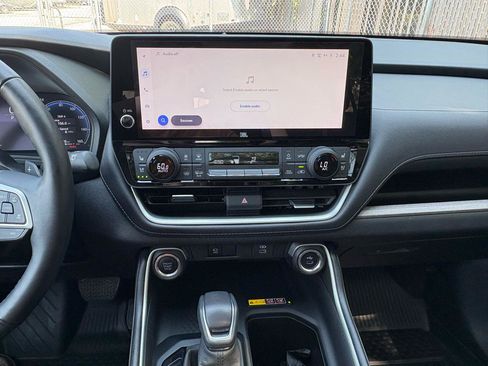 Used 2024 Toyota Grand Highlander AWD image 16