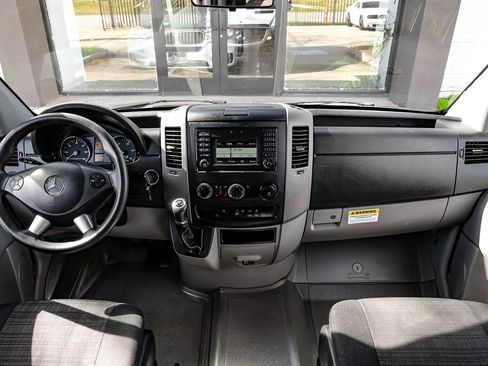 Used 2015 Mercedes-Benz Sprinter 2500 image 11