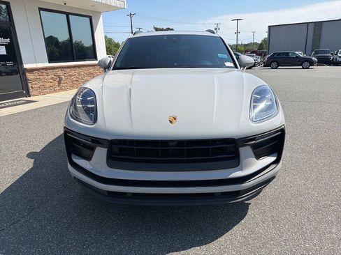 Used 2022 Porsche Macan AWD/4WD image 10