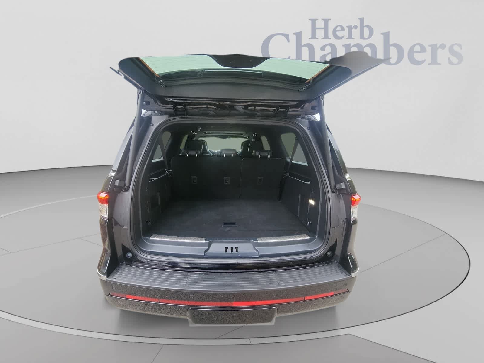 Used 2024 Lincoln Navigator L Reserve AWD/4WD image 4