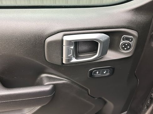 Used 2024 Jeep Gladiator Willys image 31