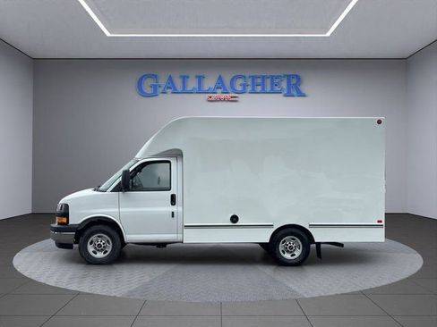 New 2026 GMC Savana 3500 w/ Power Convenience Package RWD image 9