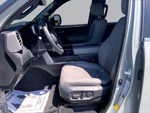 Used 2026 Toyota Tundra Limited AWD/4WD image 8