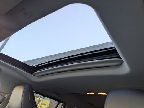 Used 2023 Toyota Highlander Limited image 24