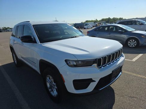 Used 2023 Jeep Grand Cherokee Laredo w/ Luxury Tech Group I AWD/4WD image 3