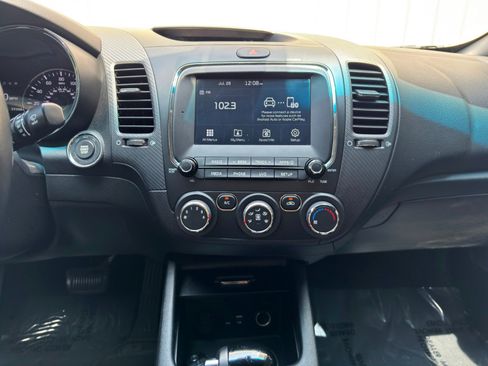 Used 2018 Kia Forte S w/ S Technology Plus Package FWD image 23