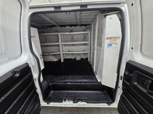 Used 2017 Chevrolet Express 2500 RWD image 13