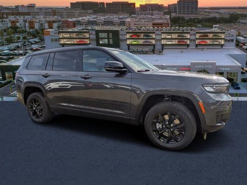 New 2025 Jeep Grand Cherokee L Laredo image 1