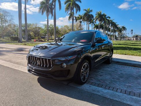 Used 2023 Maserati Levante GT AWD/4WD image 2