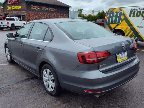 Used 2017 Volkswagen Jetta S w/ Jetta S Cold Weather Package FWD image 3