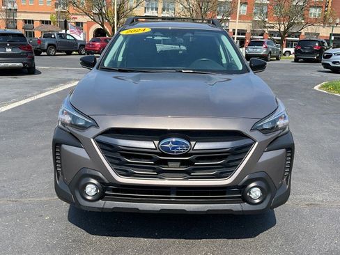 Used 2024 Subaru Outback Premium AWD/4WD image 2