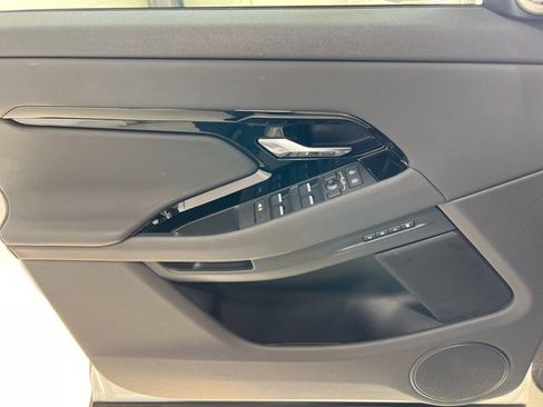 Used 2025 Land Rover Range Rover Evoque S image 14